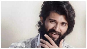Vijay Deverakonda on '2898 AD' and Long Hours: Actor Embraces Creative Process on Set
Hoặc
Vijay Deverakonda Praises 