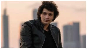 Namashi Chakraborty: I'm Not Just Mithun's Son, I Earned My Place in Bollywood
Hoặc:
Mithun Chakraborty's Son, Namashi, Stresses Merit Over Legacy in Bollywood Career