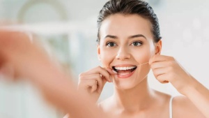 Neurologist's Simple Hand Switch: A Brain Health Hack You Can Do Daily