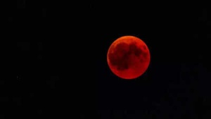 Headline:
Rare 82-Minute Blood Moon to Grace Skies on September 7th: Prime Viewing Spots & Scientific Significance Revealed