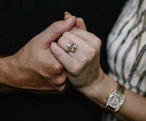 Did Taylor Swift's Engagement Ring Diamond Originate in India? Instagram Post Sparks Debate Over Golconda Mines' Legacy