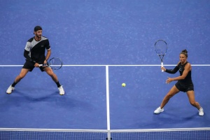 US Open Day 2: Alcaraz's Buzz Cut Steals the Show, Venus Inspires at 45, and Tennis Legends Call It a Career